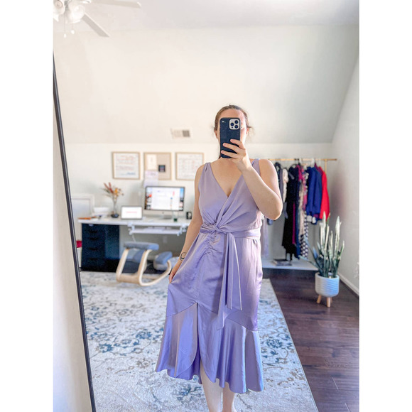 Elegant Lavender Midi Dress - Picture 2 of 14